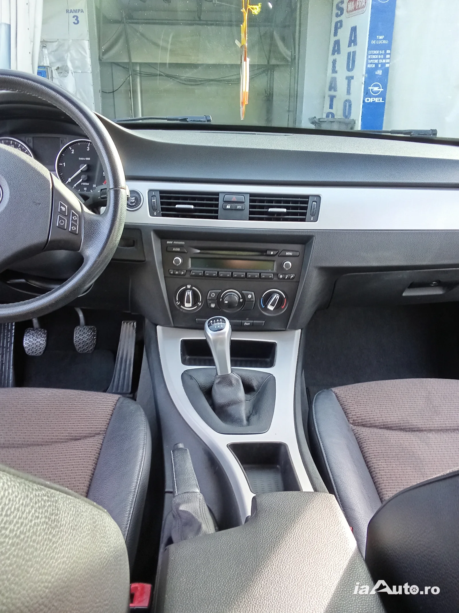 bmw318d, 2010 manual de vanzare in Pitești, Argeș - poza 5