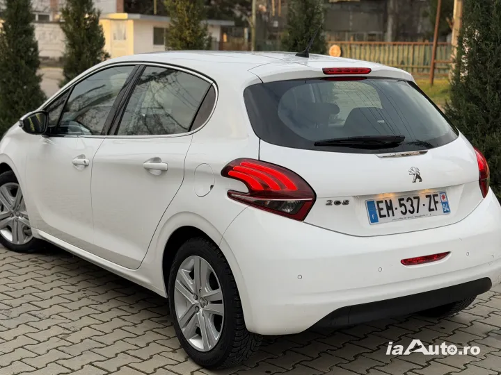Peugeot 208 Facelift Allure 06.2017 Carplay Navigatie 1.6 Blue Euro 6 de vanzare in Ploiești, Prahova - poza 4