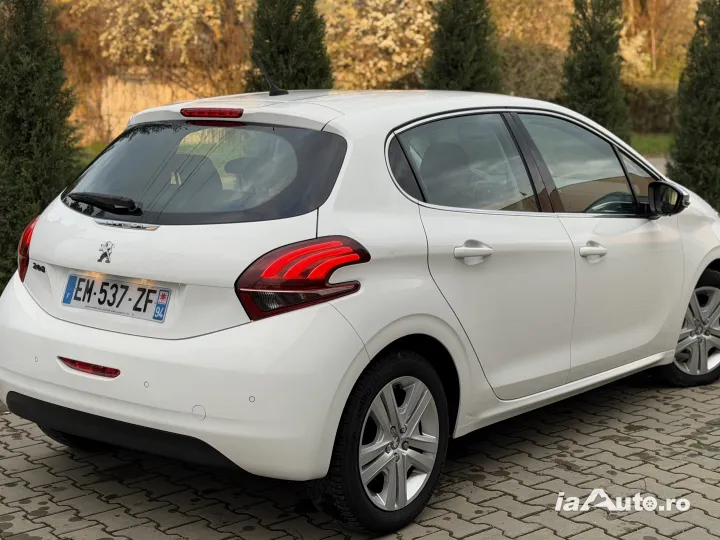 Peugeot 208 Facelift Allure 06.2017 Carplay Navigatie 1.6 Blue Euro 6 de vanzare in Ploiești, Prahova - poza 5