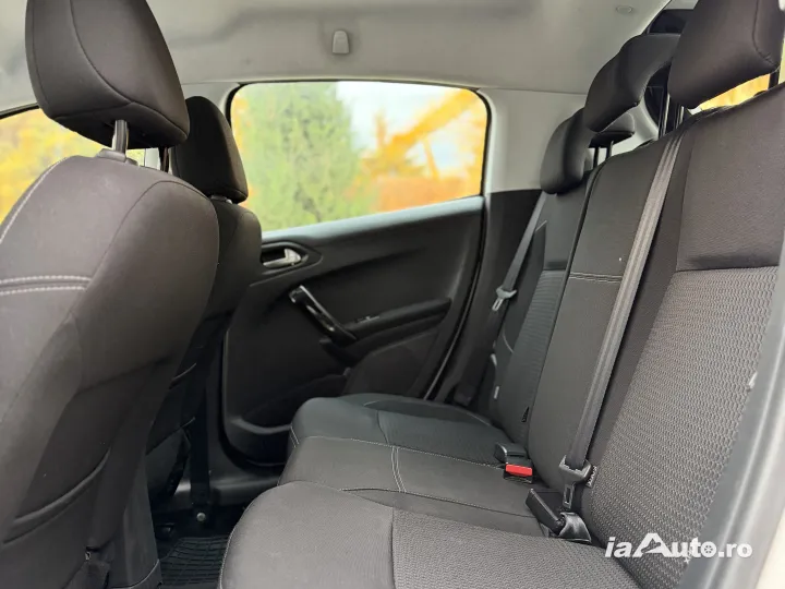 Peugeot 208 Facelift Allure 06.2017 Carplay Navigatie 1.6 Blue Euro 6 de vanzare in Ploiești, Prahova - poza 7