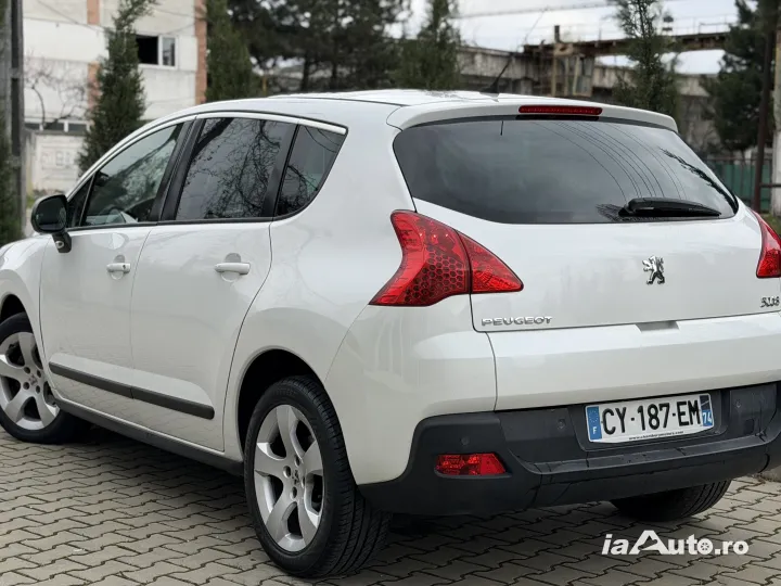 Peugeot 3008 Feline 2013 1.6 eHdi 115 CP Panoramic Navigatie Euro 5 de vanzare in Ploiești, Prahova - poza 3
