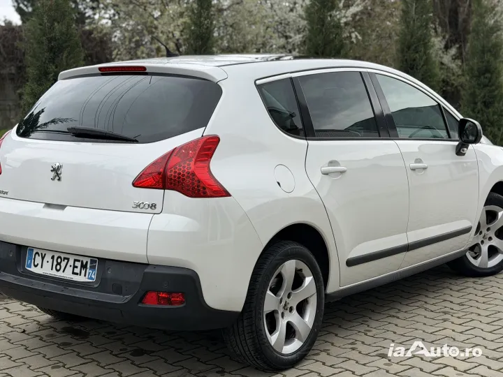 Peugeot 3008 Feline 2013 1.6 eHdi 115 CP Panoramic Navigatie Euro 5 de vanzare in Ploiești, Prahova - poza 4