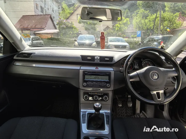 VW Passat B6 an 2010 - 1.6 TDI Bluemotion - Volan pe dreapta de vanzare in Sinaia, Prahova - poza 5