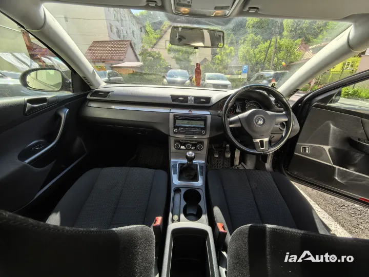 VW Passat B6 an 2010 - 1.6 TDI Bluemotion - Volan pe dreapta de vanzare in Sinaia, Prahova - poza 7