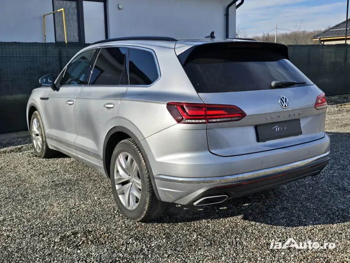 Volkswagen Touareg V6 TDI 286CP /All-wheel steering/Air suspension/Panoramic/ de vanzare in Pitești, Argeș - poza 2