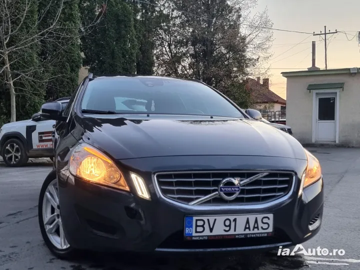 Volvo V60 1.6 Benzină, 2012, 103.350 km de vanzare in Brașov, Brașov - poza 1
